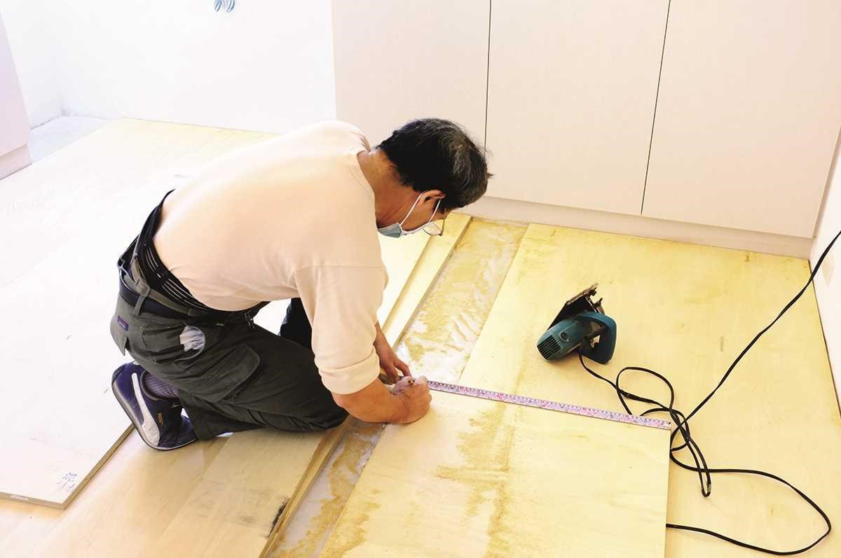 木地板的鋪設方式可分為兩種：漂浮式施工法與平鋪式施